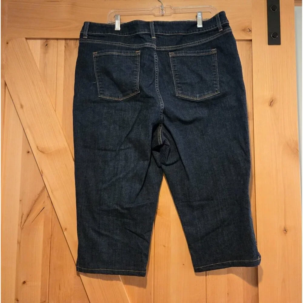 LL Bean Classic Fit Women's Plus Size 20 Blue Denim Crop Capri Jean 40x18